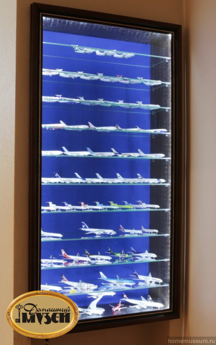 Витрина для моделей самолётов, 80 см x 50 см, вертикальная
