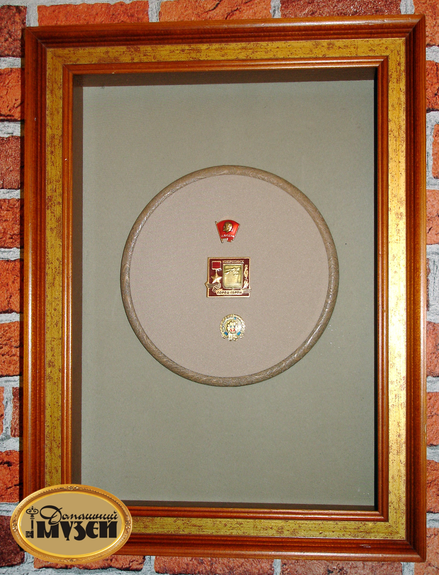 Магнитный планшет круглый диаметром 15 см - для значков типа "цанга", "винт", "игла" (ориентировочно для 30 значков)