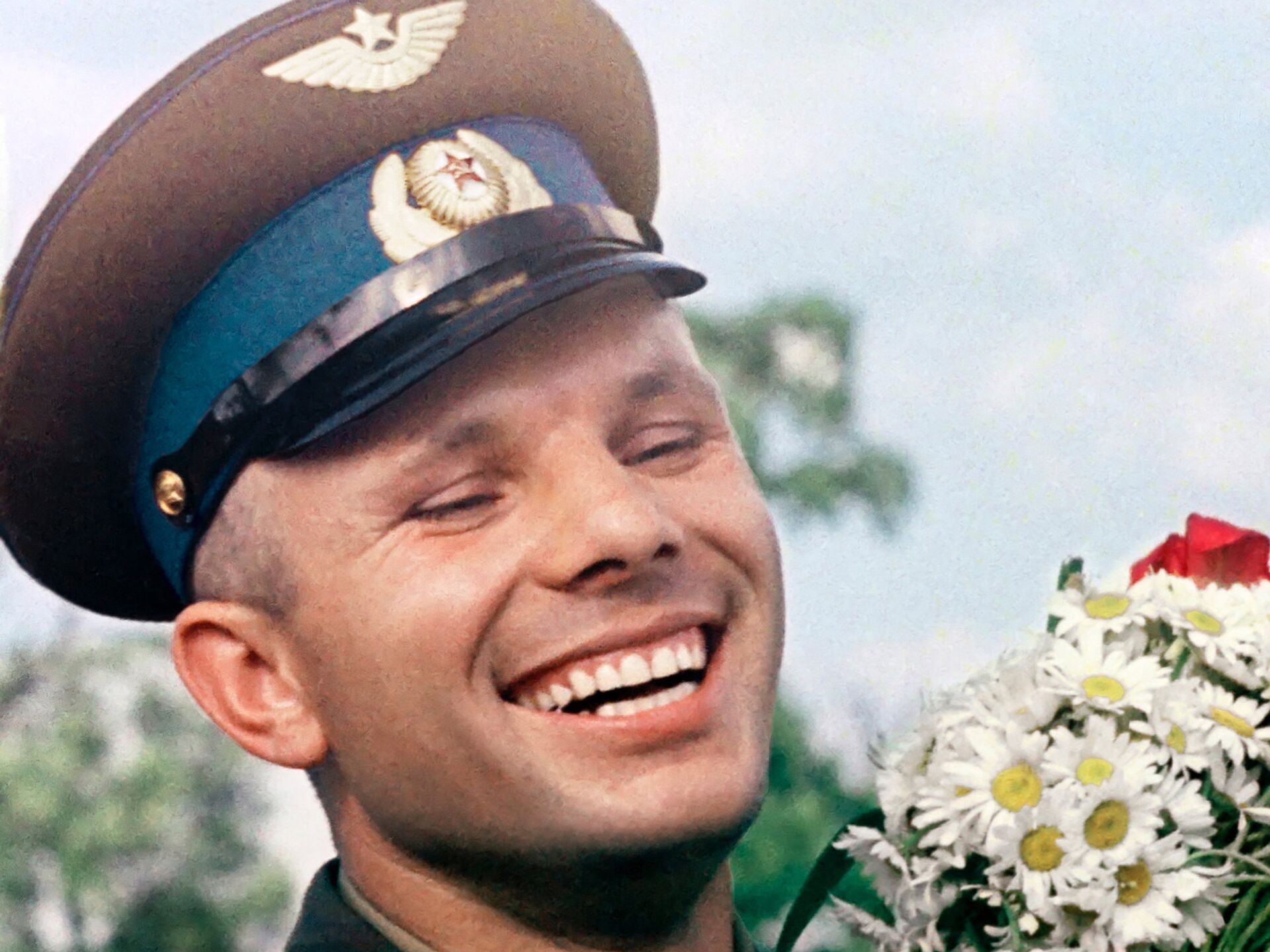 Юрий Гарин с цветами