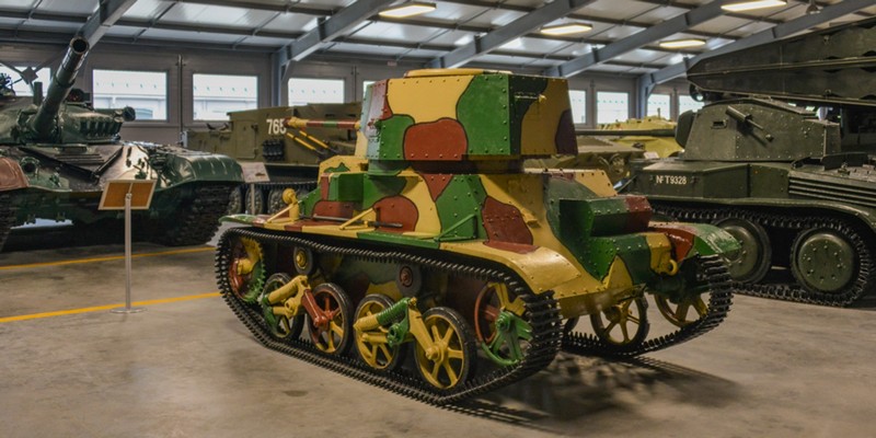 экспонаты в танковом музее