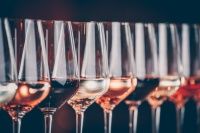Выпьем за любовь: какие бывают бокалы для вина и шампанского