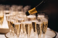 Пузырьки в бокале: любопытные факты о шампанском, которые вы не знали