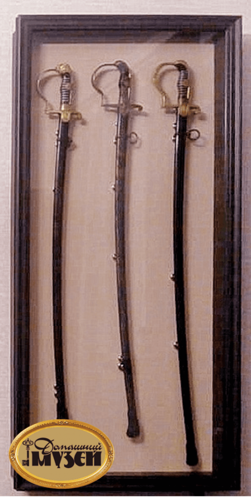 Витрина для сабель, шпаг и шашек, на мини-магнитах, 110 см x 50 см, вертикальная