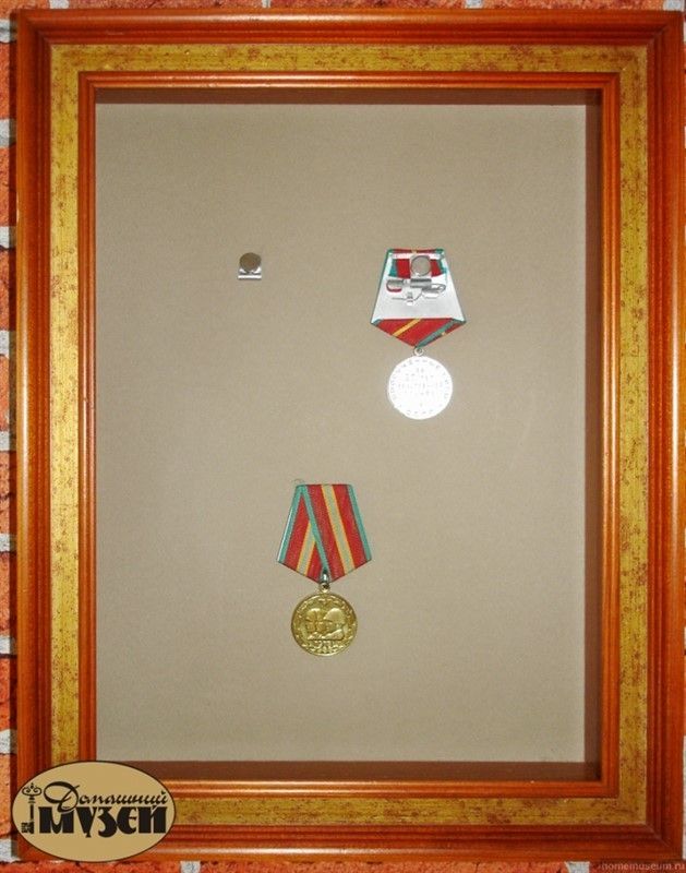 Держатель медали на горизонтальной булавке, с большой колодкой