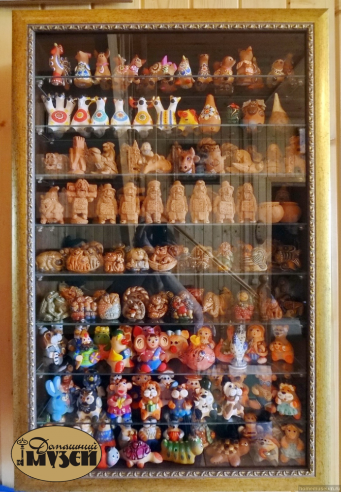 Витрина для глиняных игрушек, 80 см x 50 см, вертикальная