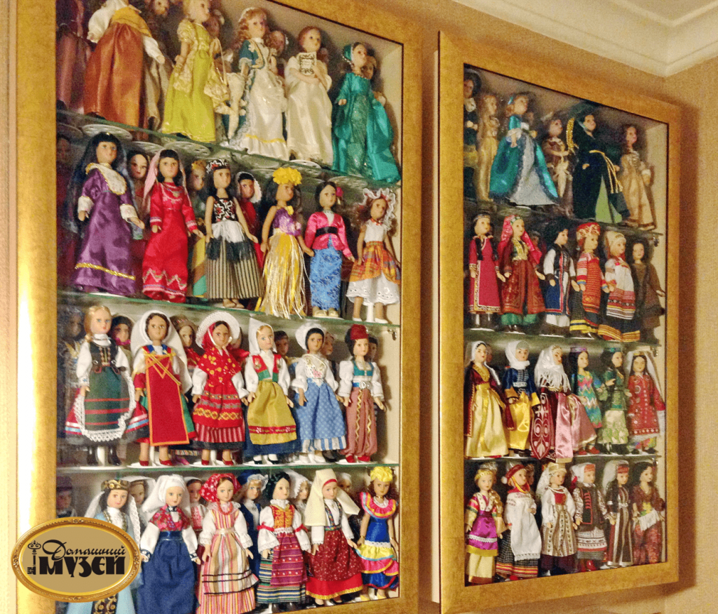 Витрина для коллекции кукол